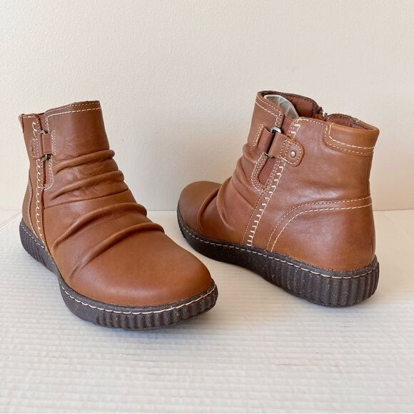 Clarks Collection Caroline Orchid Leather Ruched Ankle Boots - Picture 2 of 6